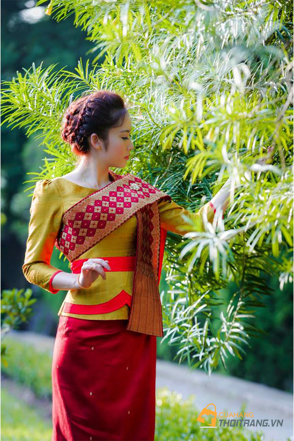Trang phục Sinh của Lào